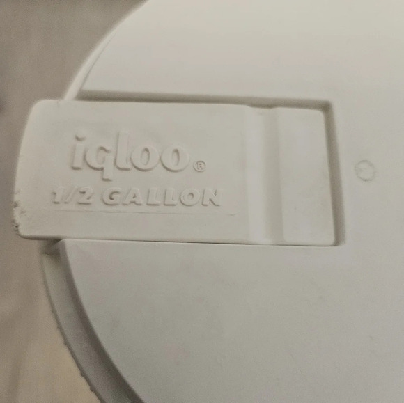 Igloo 1/2 Gallon Thermos Water Cooler Jug with Handle - Picture 2 of 5